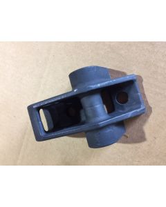 HUMVEE FRONT SHACKLE / TOW BRACKET